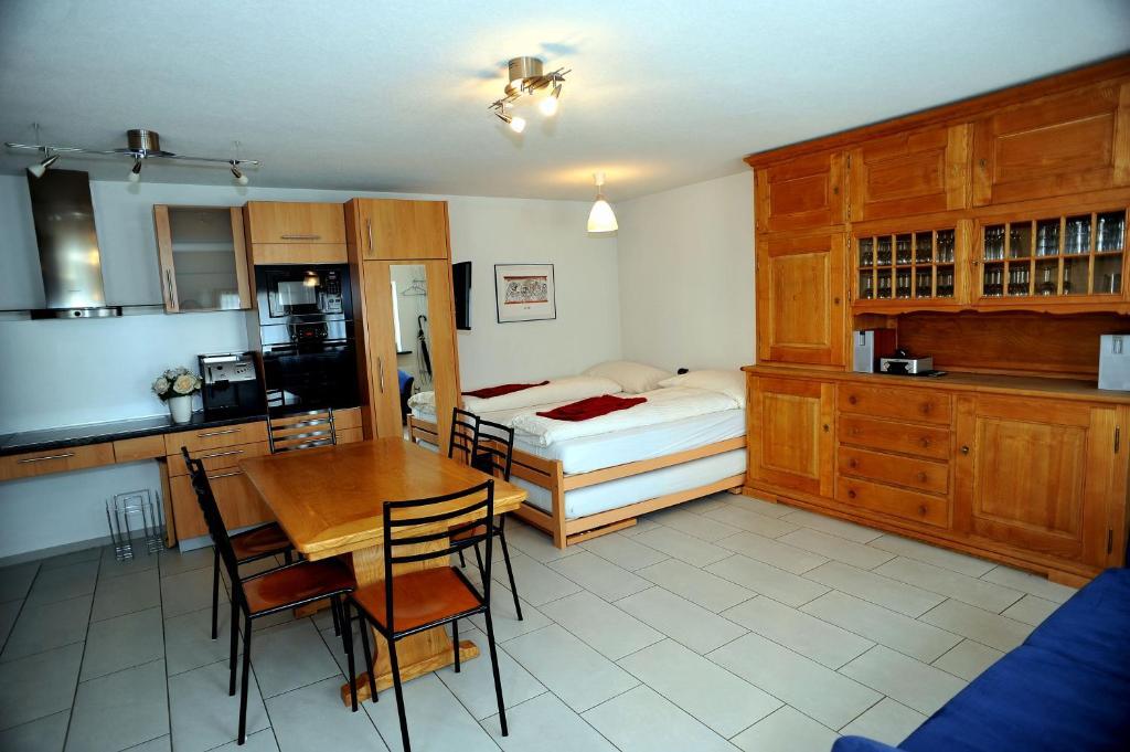 Birsfelden Niros Bed & Breakfast الغرفة الصورة