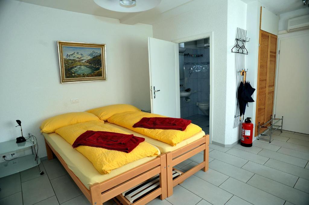 Birsfelden Niros Bed & Breakfast الغرفة الصورة