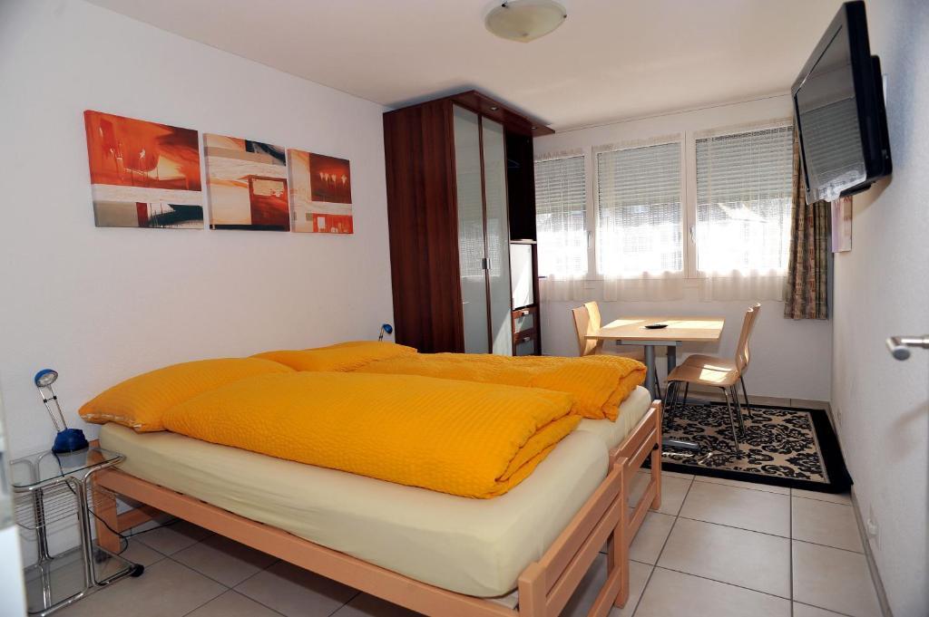 Birsfelden Niros Bed & Breakfast الغرفة الصورة
