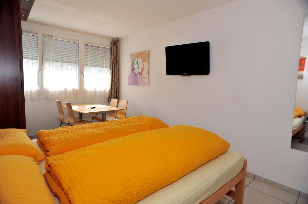 Birsfelden Niros Bed & Breakfast الغرفة الصورة