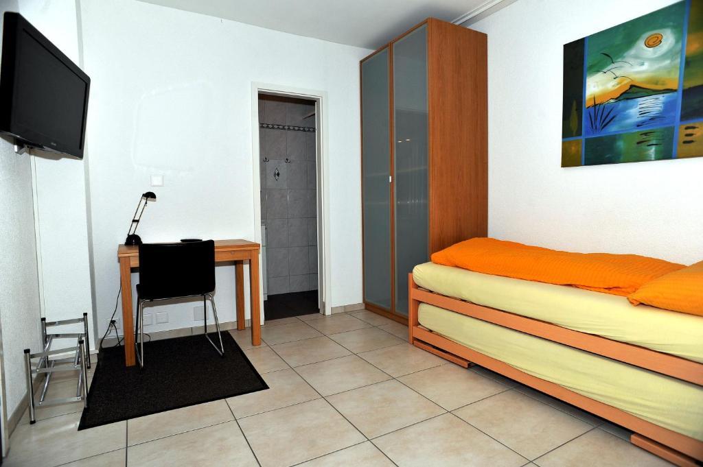 Birsfelden Niros Bed & Breakfast الغرفة الصورة