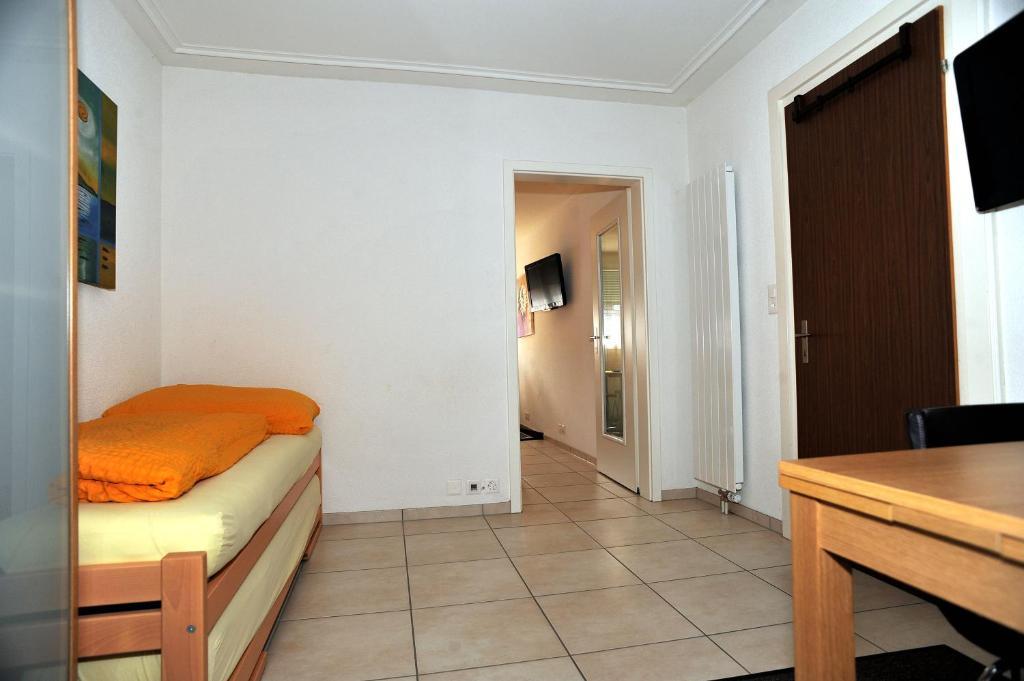 Birsfelden Niros Bed & Breakfast الغرفة الصورة