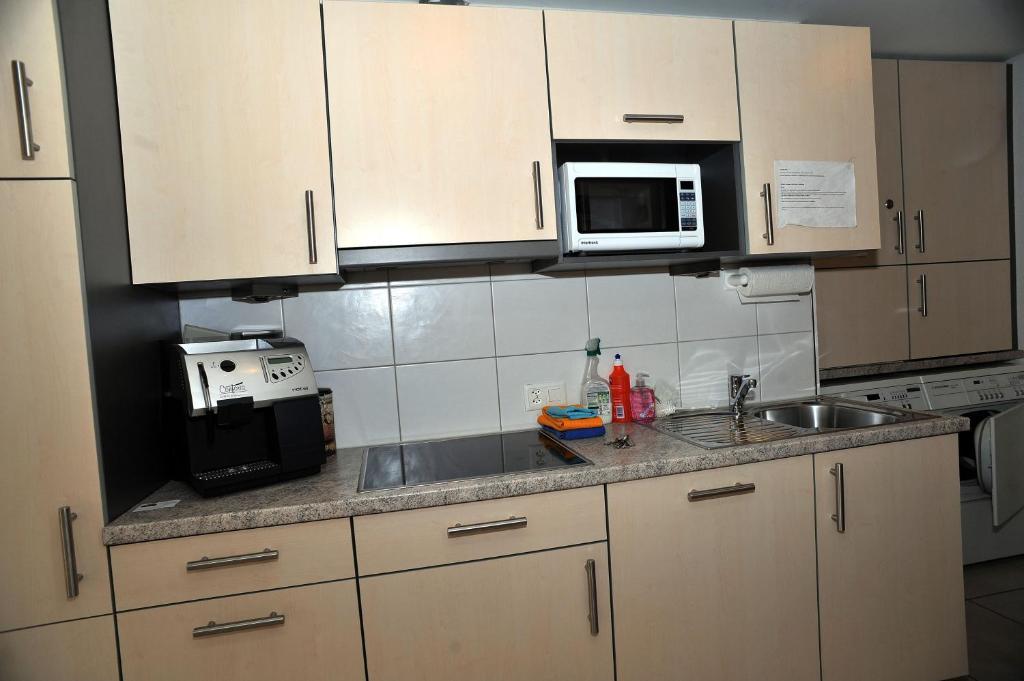 Birsfelden Niros Bed & Breakfast الغرفة الصورة