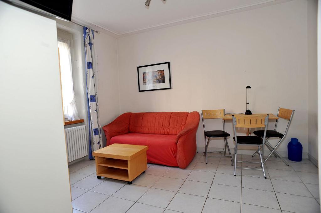 Birsfelden Niros Bed & Breakfast الغرفة الصورة
