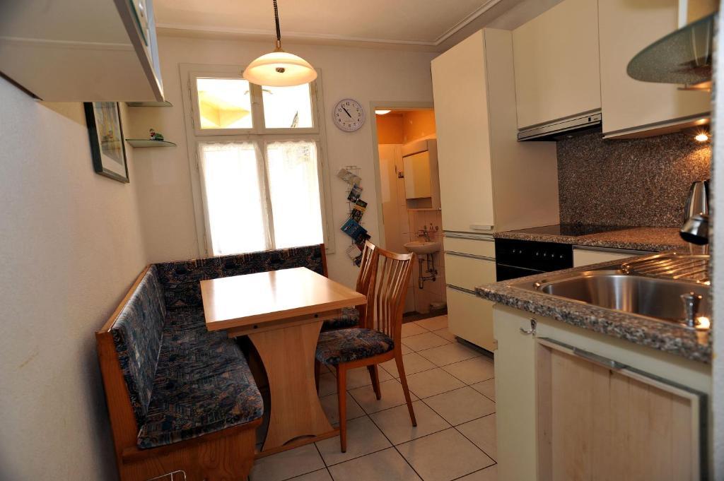 Birsfelden Niros Bed & Breakfast الغرفة الصورة