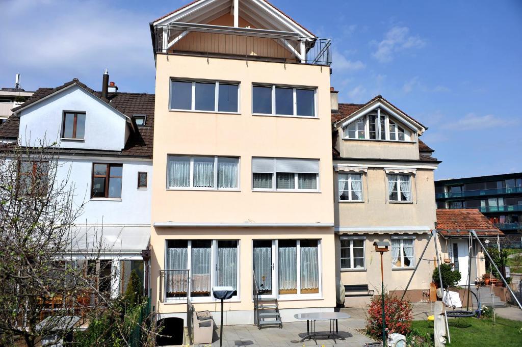 Birsfelden Niros Bed & Breakfast المظهر الخارجي الصورة